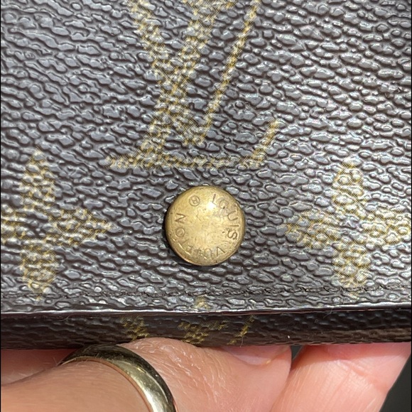 Louis Vuitton key holder - Picture 7 of 10